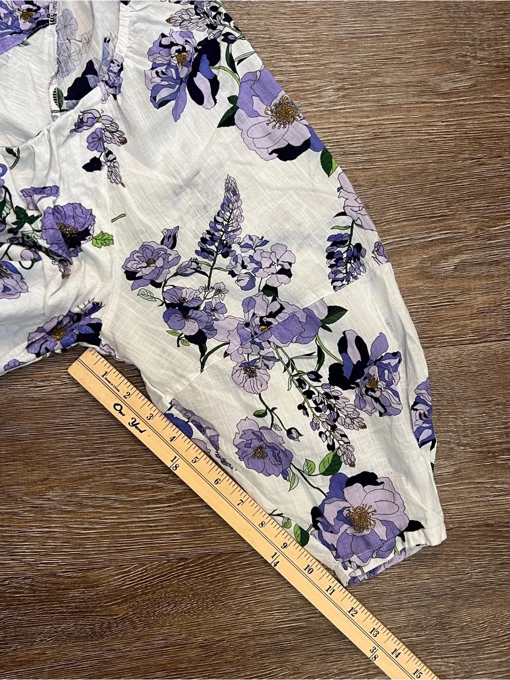 Anthropologie Floral Puff Sleeve Blouse White Purple V-Neck Crop | Size: M
